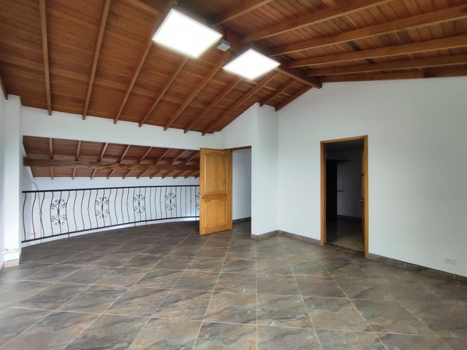 Casa de 5 alcobas en venta en Escobero, Envigado, 350 m² · foto 6 de 17