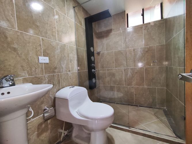 Casa de 5 alcobas en venta en Escobero, Envigado, 350 m² · foto 13 de 17