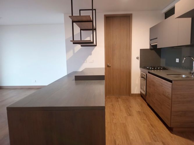 Apartamento de 2 alcobas en arriendo en El Poblado, Medellín, 104 m² · foto 3 de 17