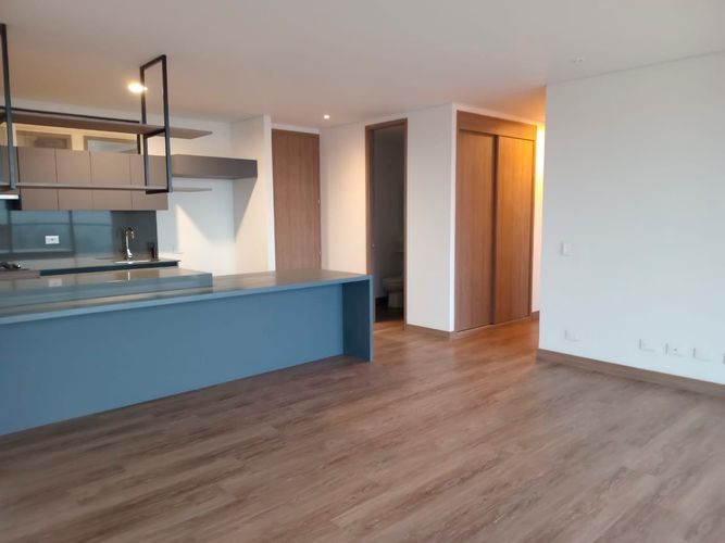 Apartamento de 2 alcobas en arriendo en El Poblado, Medellín, 104 m² · foto 6 de 17