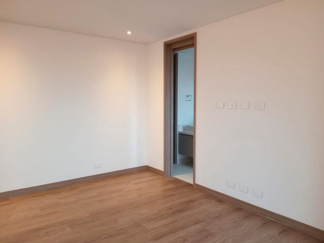 Apartamento de 2 alcobas en arriendo en El Poblado, Medellín, 104 m² · foto 10 de 17