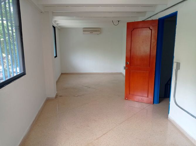 Bodega en arriendo en Cristo Rey, Medellín, 300 m² · foto 8 de 17