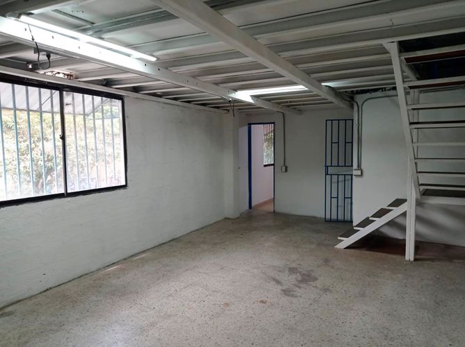 Bodega en arriendo en Cristo Rey, Medellín, 300 m² · foto 14 de 17