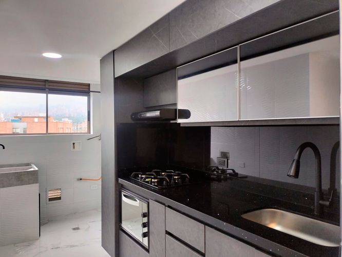 Apartamento de 2 alcobas en arriendo en Villa Santa Teresa, Envigado, 70 m² · foto 4 de 13