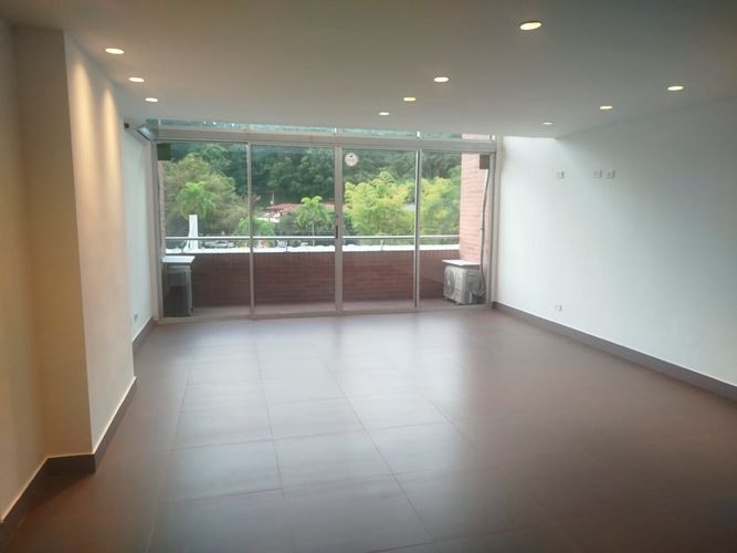 Oficina en arriendo en El Poblado, Medellín, 90 m² · foto 2 de 15