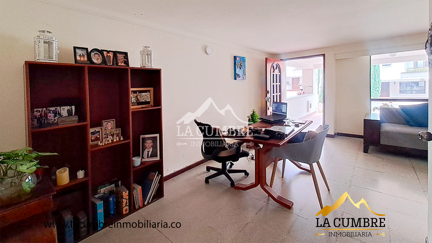 Casa de 4 alcobas en venta en Las Brujas, Envigado, 163 m² · foto 2 de 9