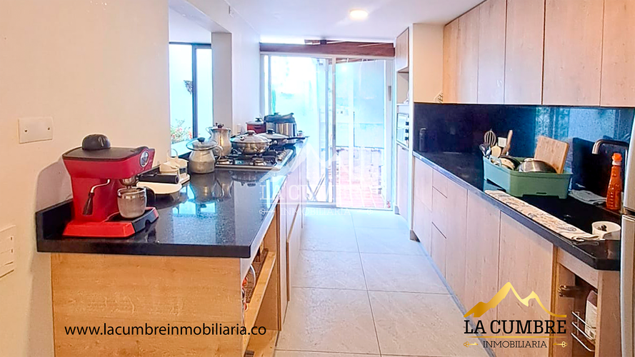 Casa de 4 alcobas en venta en Las Brujas, Envigado, 163 m² · foto 4 de 9