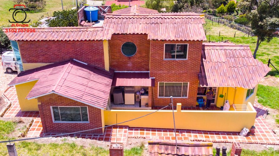 Casa de 4 alcobas en venta en Altamar, Bogotá, 180 m² · foto 2 de 21