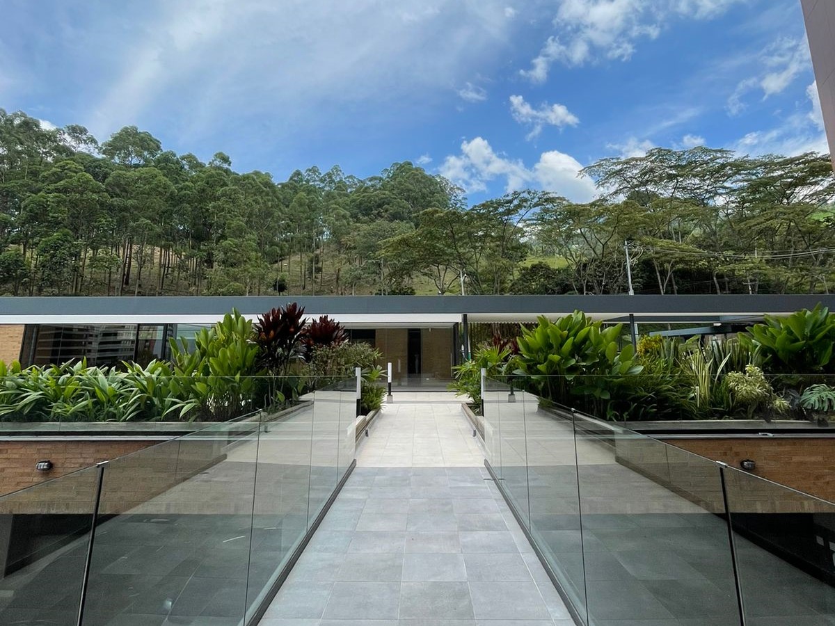 Apartamento en venta en Altos Del Poblado, Medellín · foto 13 de 24