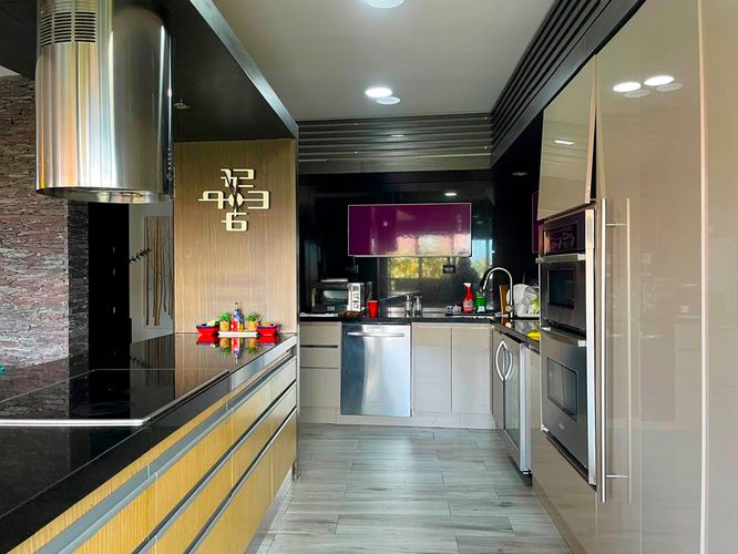 Apartamento de 3 alcobas en arriendo en El Poblado, Medellín, 253 m² · foto 8 de 19