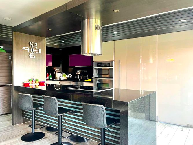 Apartamento de 3 alcobas en arriendo en El Poblado, Medellín, 253 m² · foto 11 de 19