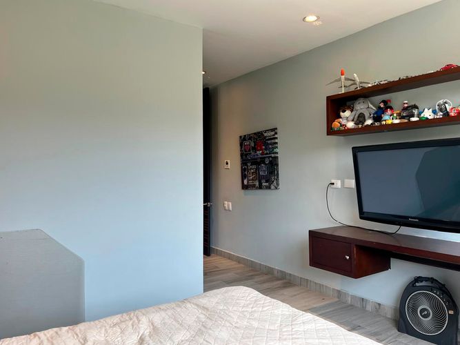 Apartamento de 3 alcobas en arriendo en El Poblado, Medellín, 253 m² · foto 13 de 19