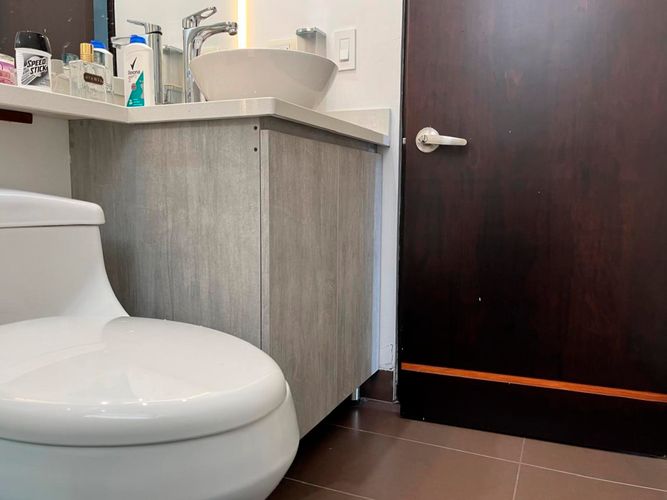 Apartamento de 3 alcobas en arriendo en El Poblado, Medellín, 253 m² · foto 18 de 19