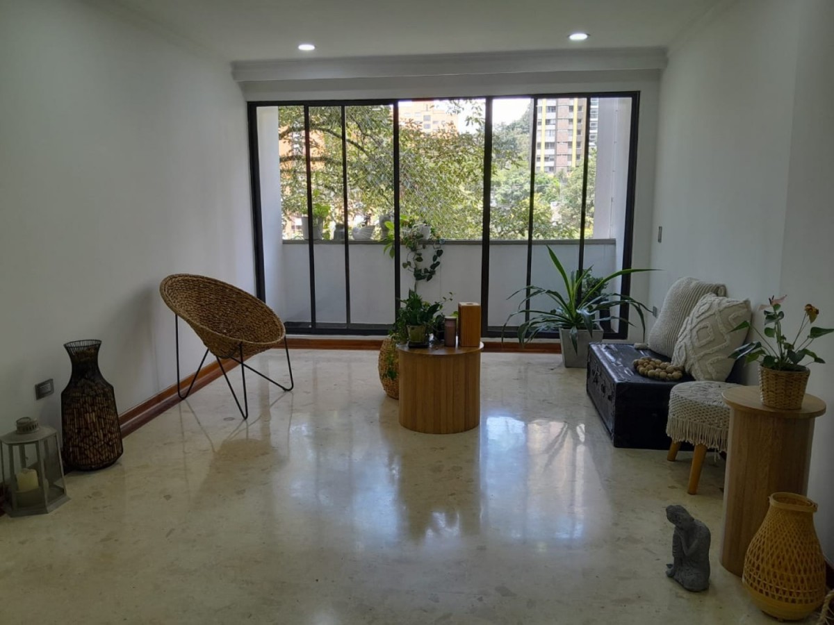 Apartamento en arriendo en Castropol, Medellín · foto 2 de 16