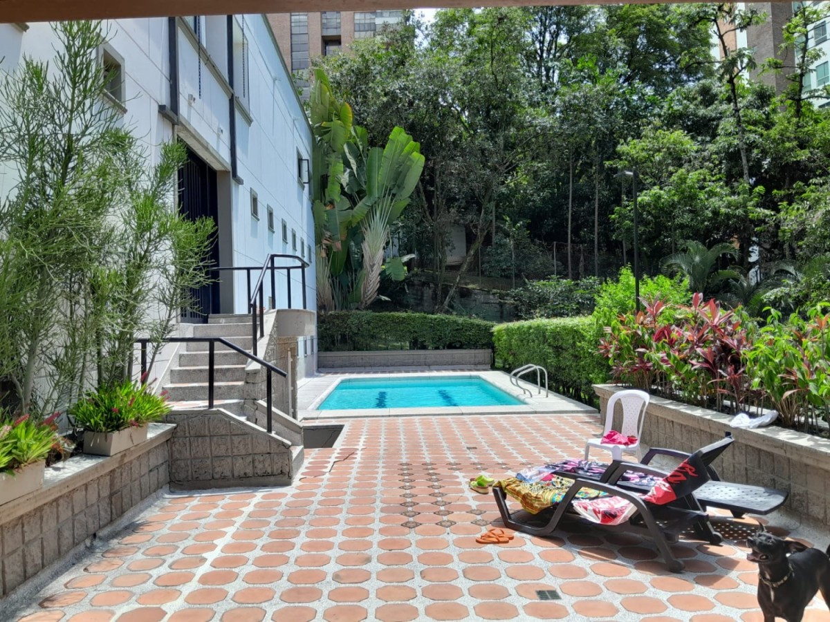 Apartamento en arriendo en Castropol, Medellín · foto 13 de 16