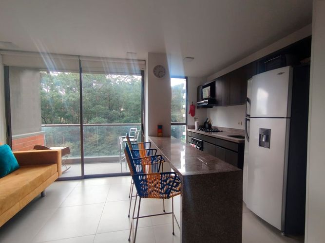 Apartamento de 2 alcobas en arriendo en El Poblado, Medellín, 67 m² · foto 4 de 15