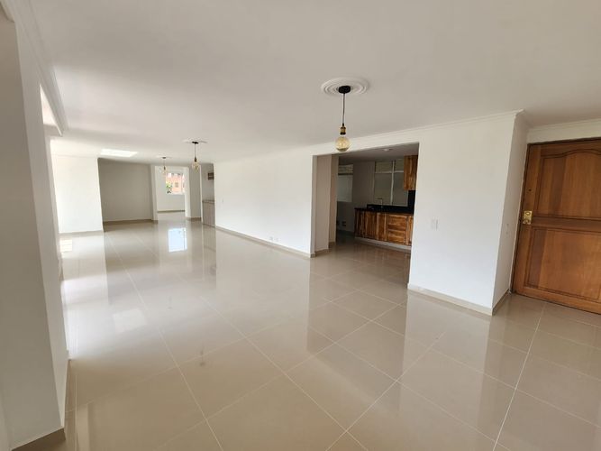 Apartamento de 5 alcobas en venta en Escobero, Envigado, 290 m² · foto 3 de 23
