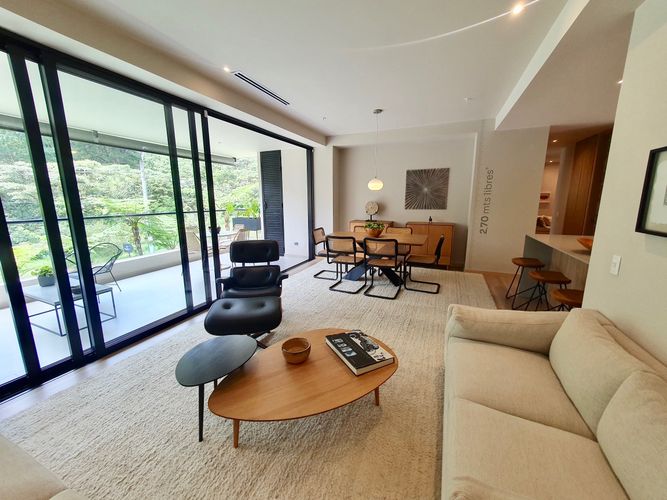 Apartamento de 3 alcobas en venta en Altos Del Poblado, Medellín, 132 m² · foto 2 de 24