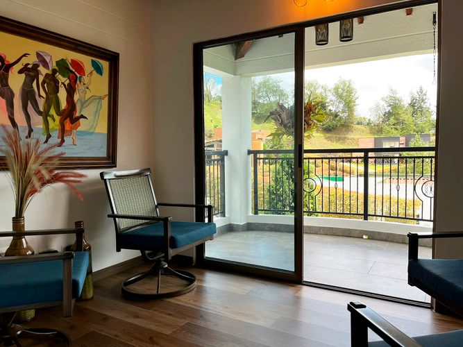 Casa de 3 alcobas en venta en Loma Del Chocho, Envigado, 325 m² · foto 2 de 20