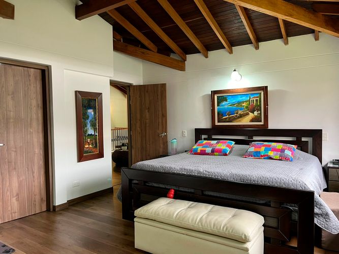 Casa de 3 alcobas en venta en Loma Del Chocho, Envigado, 325 m² · foto 12 de 20