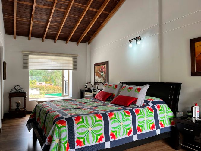 Casa de 3 alcobas en venta en Loma Del Chocho, Envigado, 325 m² · foto 15 de 20