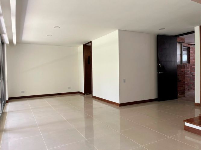 Casa de 4 alcobas en arriendo en Urbanización Las Cumbres, Envigado, 240 m² · foto 4 de 20