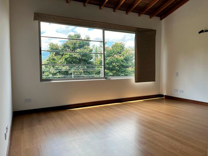 Casa de 4 alcobas en arriendo en Urbanización Las Cumbres, Envigado, 240 m² · foto 12 de 20