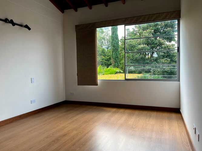 Casa de 4 alcobas en arriendo en Urbanización Las Cumbres, Envigado, 240 m² · foto 13 de 20