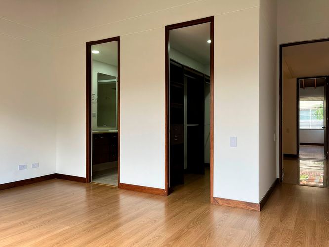 Casa de 4 alcobas en arriendo en Urbanización Las Cumbres, Envigado, 240 m² · foto 15 de 20