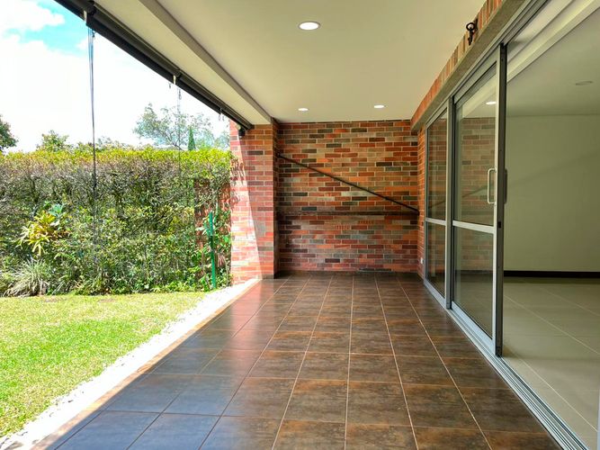 Casa de 4 alcobas en arriendo en Urbanización Las Cumbres, Envigado, 240 m² · foto 19 de 20
