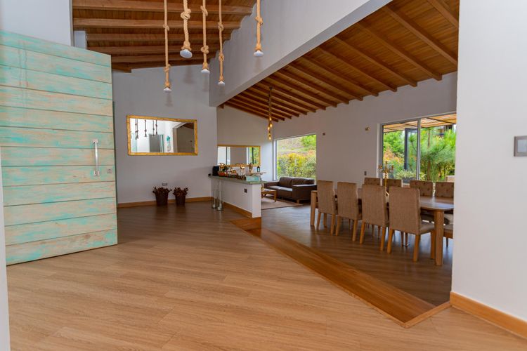 Casa de 6 alcobas en venta en El Tambo, La Ceja, 430 m² · foto 3 de 12