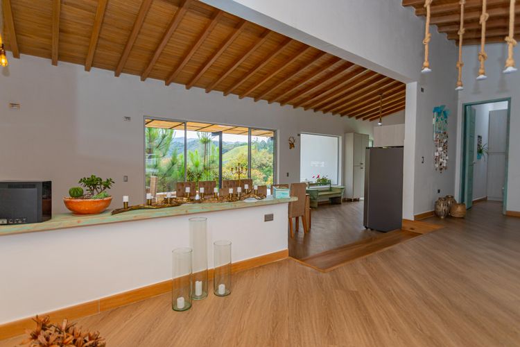 Casa de 6 alcobas en venta en El Tambo, La Ceja, 430 m² · foto 4 de 12