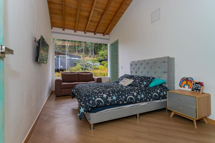 Casa de 6 alcobas en venta en El Tambo, La Ceja, 430 m² · foto 9 de 12