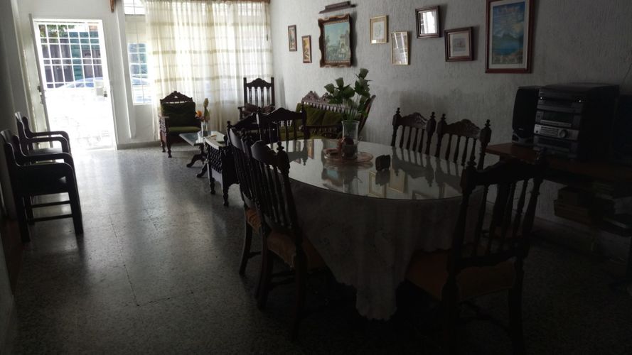 Casa de 6 alcobas en venta en San Francisco, Bucaramanga, 230 m² · foto 2 de 17