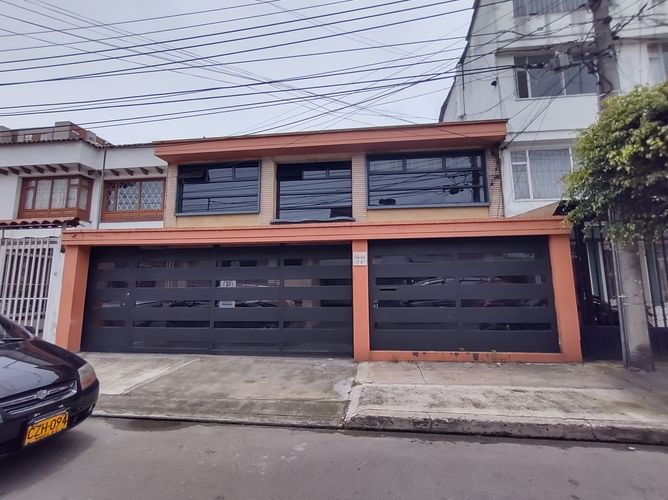 Casa de 4 alcobas en venta en Normandia Occidental, Bogotá, 353 m² · foto 20 de 24