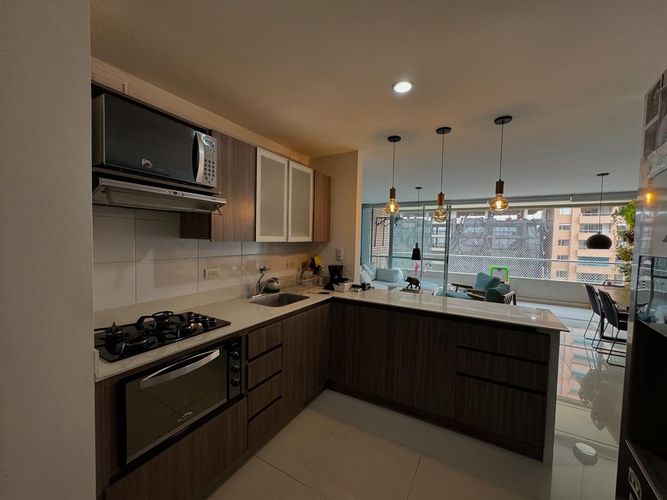 Apartamento de 3 alcobas en venta en Villa Carlota, Medellín, 121 m² · foto 2 de 11