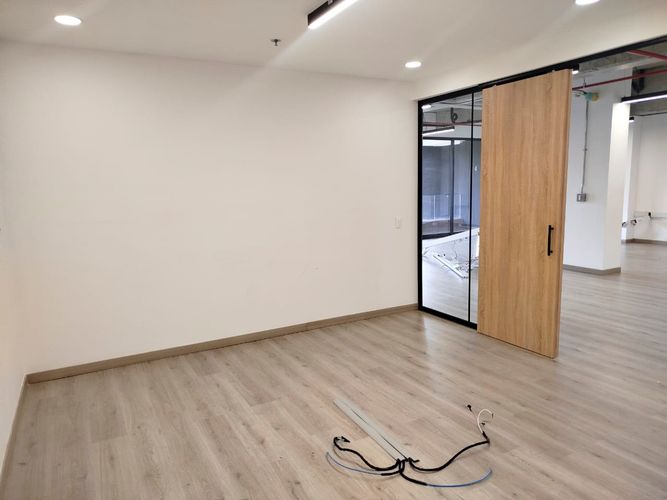 Oficina en arriendo en El Poblado, Medellín, 220 m² · foto 2 de 15