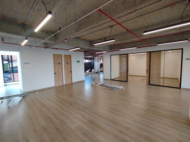 Oficina en arriendo en El Poblado, Medellín, 220 m² · foto 4 de 15