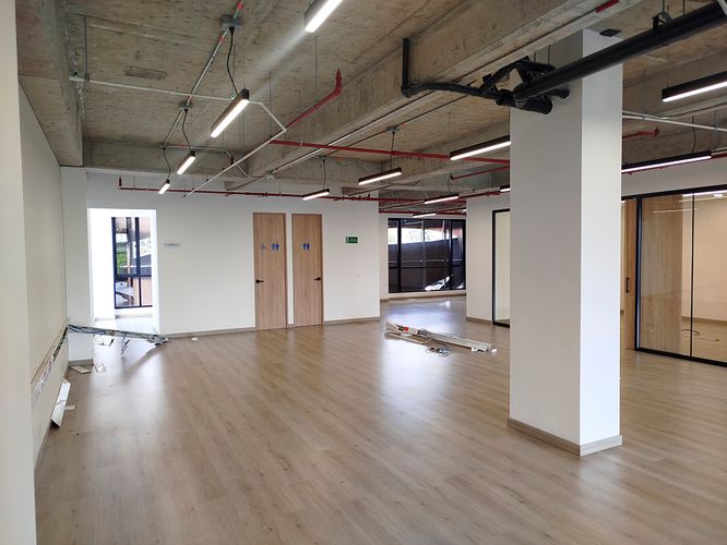 Oficina en arriendo en El Poblado, Medellín, 220 m² · foto 8 de 15