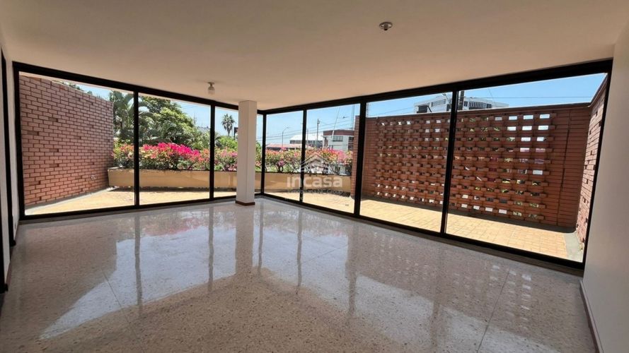 Oficina en arriendo en San Fernando Viejo, Cali, 206 m² · foto 2 de 12
