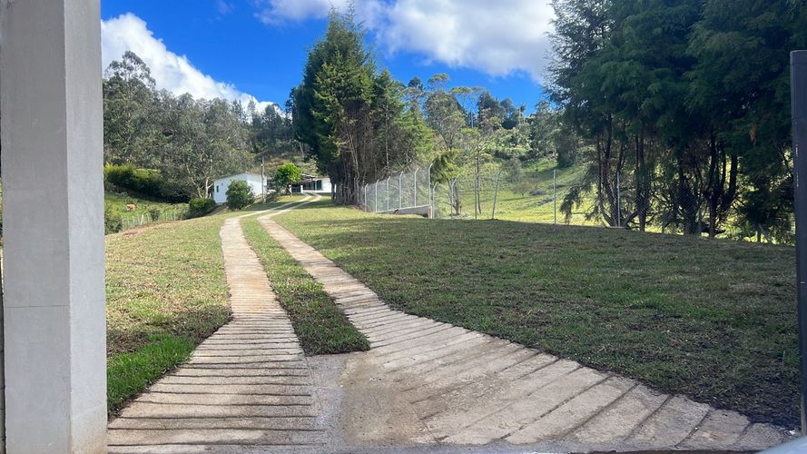 Finca en arriendo en Autopista Medellin, Guarne, 5850 m² · foto 2 de 7