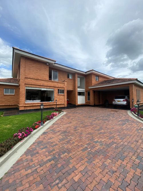 Casa de 5 alcobas en venta en Guaymaral, Bogotá, 385 m² · foto 2 de 24