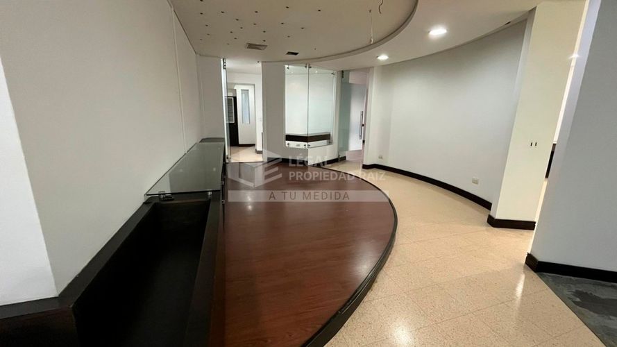 Oficina en venta en El Poblado, Medellín, 126 m² · foto 2 de 9
