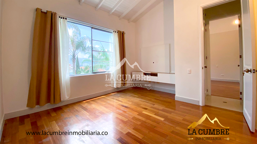 Casa de 3 alcobas en venta en San Lucas, Medellín, 240 m² · foto 12 de 18