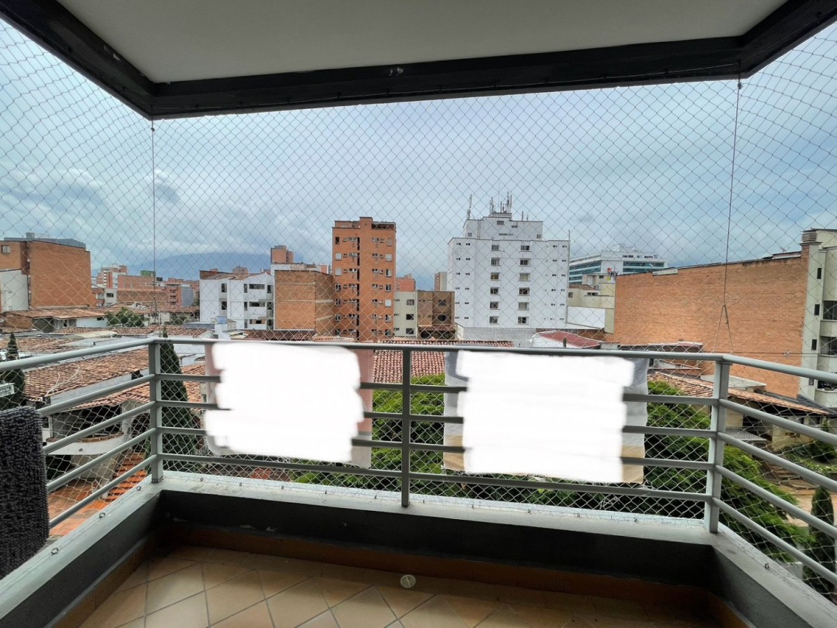 Apartamento en arriendo en Laureles, Medellín · foto 2 de 12