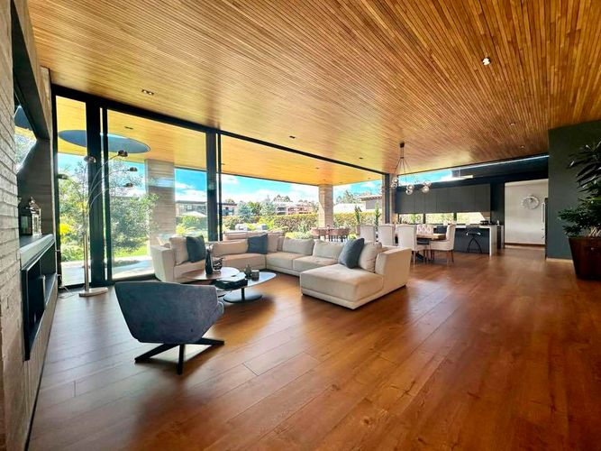 Casa de 3 alcobas en venta en Llano Grande, Rionegro, 577 m² · foto 2 de 20