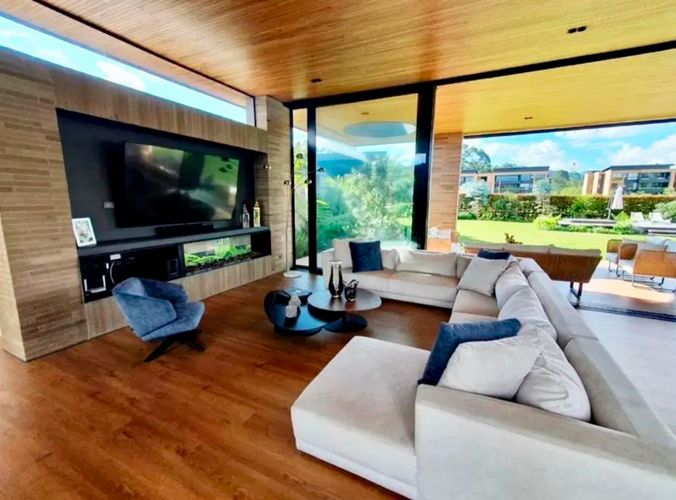 Casa de 3 alcobas en venta en Llano Grande, Rionegro, 577 m² · foto 2 de 20