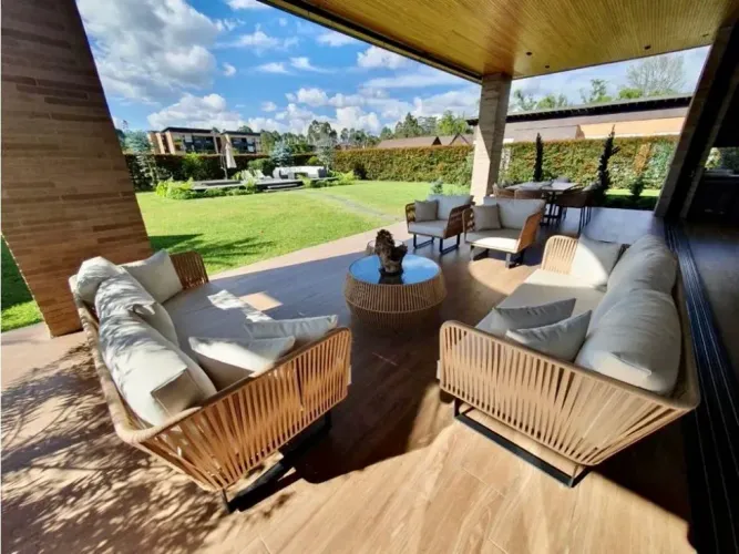 Casa de 3 alcobas en venta en Llano Grande, Rionegro, 577 m² · foto 3 de 20