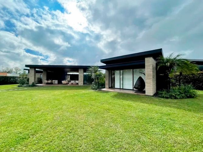 Casa de 3 alcobas en venta en Llano Grande, Rionegro, 577 m² · foto 19 de 20
