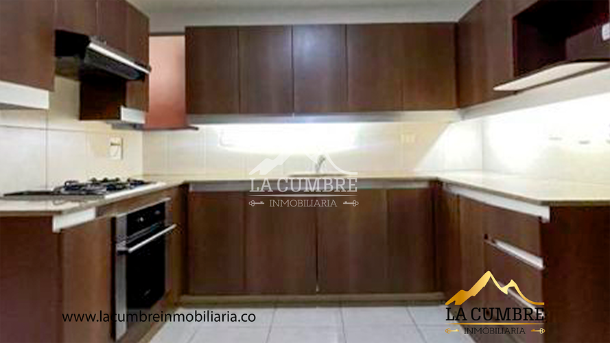 Casa de 4 alcobas en arriendo en San Lucas, Medellín, 240 m² · foto 3 de 8